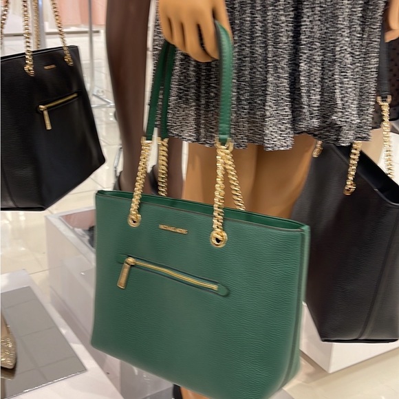 MICHAEL KORS
Jet Set Medium Front Zip Pebbled Leather Chain Tote Bag
Jewel Green - Picture 3 of 16